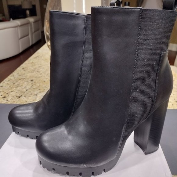 OCHO TOROS BLACK ANKLE HIGH BOOTIE - Picture 4 of 11